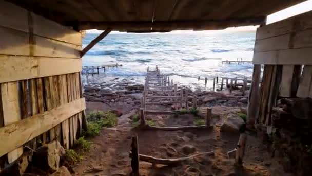 Oude Houten Pier Bij Zee Gevangen Schemering Markeert Serene Duurzame — Stockvideo