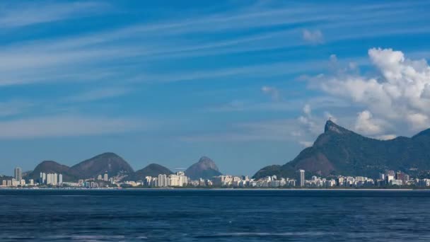 Ikonisk Kristus Staty Rio Har Utsikt Över Stadsbilden Bukten Och — Stockvideo