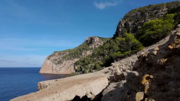 Breathtaking Ibiza Coastline Featuring Sheer Cliffs Natural Sea Arch — Stock Video