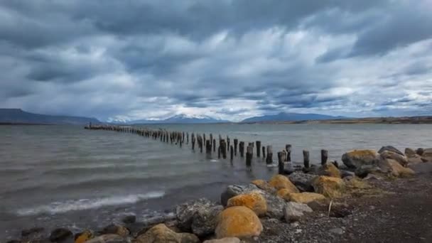 Timelapse Decaying Pier Puerto Natales Birds Mountains Rough Waters — Stock Video