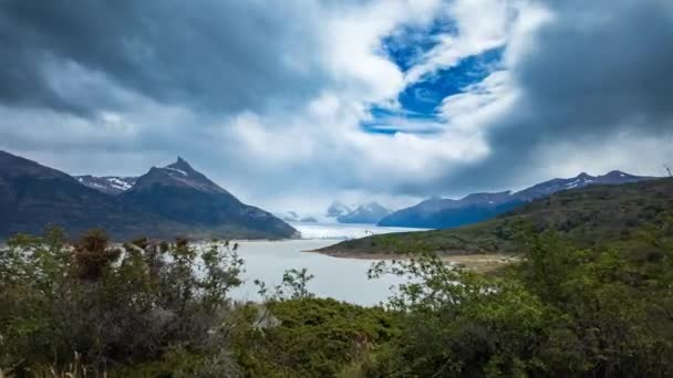 Avlägsen Timelapse Perito Moreno Glaciär Sjö Och Berg Med Utrymme — Stockvideo