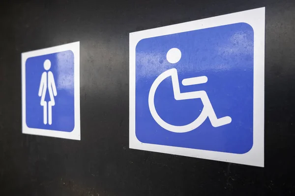 Detalle Letreros Para Discapacitados Baño Público Ciudad —  Fotos de Stock