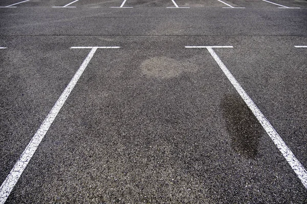 公共駐車場 道路標識の駐車線の詳細 — ストック写真