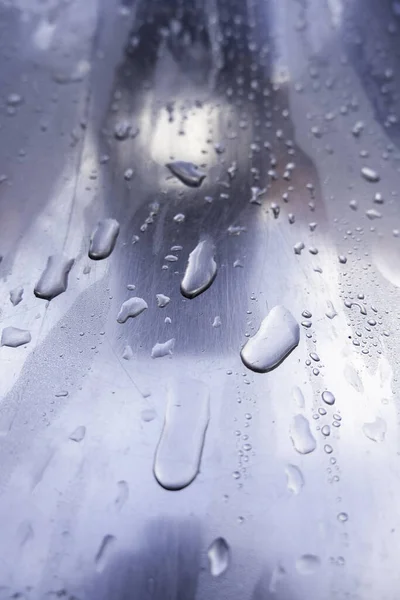 雨から濡れたステンレス表面の詳細 — ストック写真