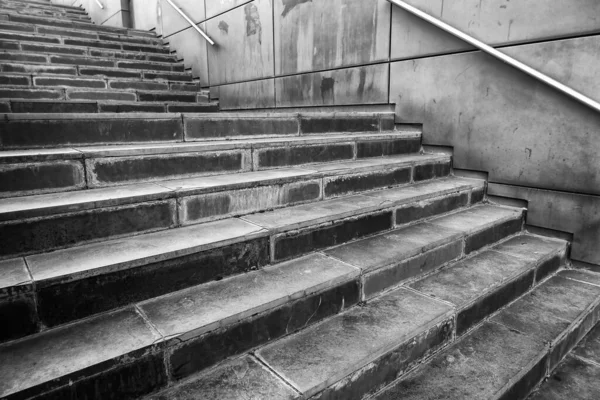 자연석으로 장식된 계단들 — 스톡 사진