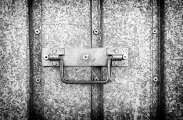 Detail Eines Metallgriffs Zum Öffnen Und Schließen Einer Tür Auf — Stockfoto