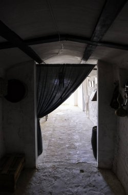 Arka lambalı eski perdenin ayrıntıları