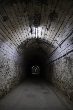Dağlardan geçen eski yeraltı tünelinin ayrıntıları, ulaşım...