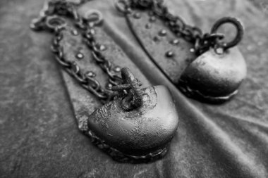 Engizisyon ve tarihin ortaçağ işkence aletlerinin ayrıntıları