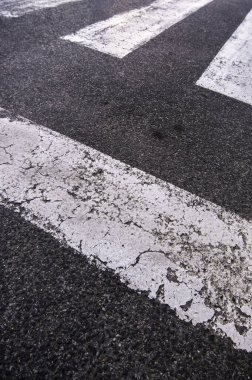 Şehirde yayalar için geçen zebraların ayrıntıları.