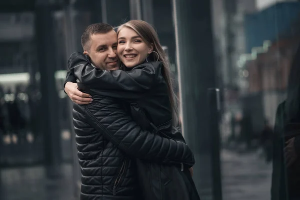 Een Verliefd Stel Centrale Metropool Van Oekraïne Liefde Verhaal Achtergrond — Stockfoto
