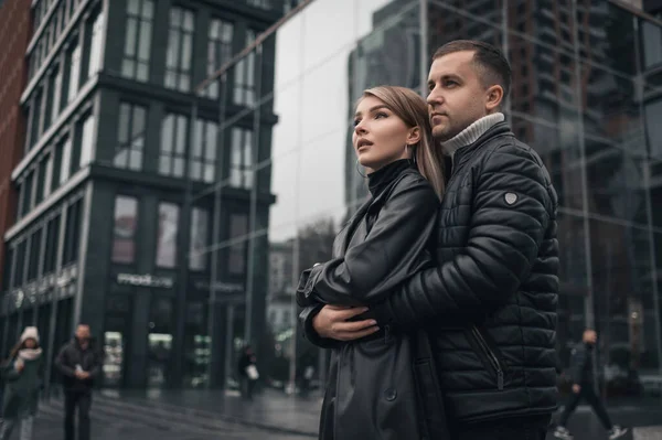 Couple Amoureux Dans Métropole Centrale Ukraine Histoire Amour Sur Fond — Photo