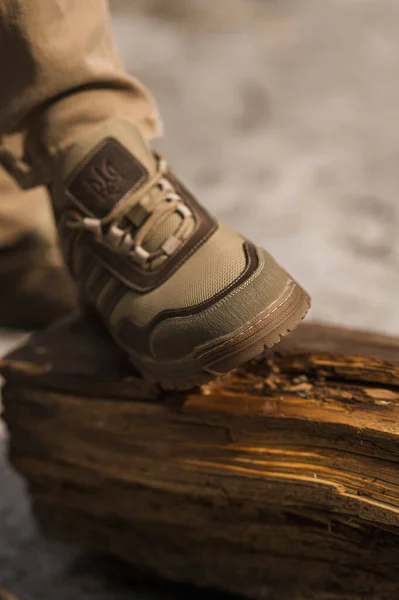 Táctico Tênis Bege Sapatos Trekking Com Uma Sola Áspera — Fotografia de Stock
