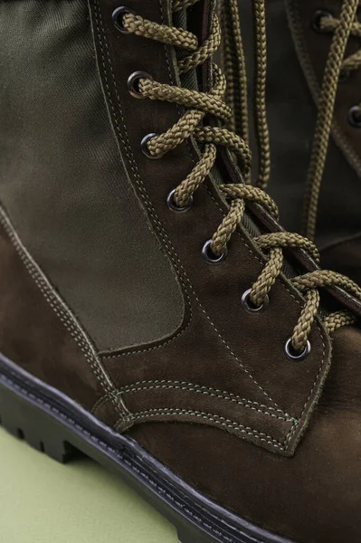 Askeri Yüksek Bereliler Yeşil Taktik Spor Ayakkabıları — Stok fotoğraf