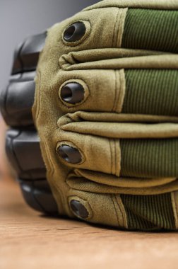 Kamuflaj taktik eldivenleri. Haki taktik eldivenler.