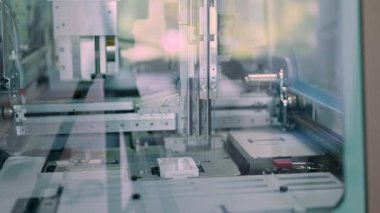 Modern imalattaki kesme robotları ve otomasyon teknolojilerindeki son yenilikleri araştırın.