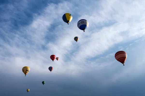 德国基尔 2023年6月17日 在基勒沃什2023年热气球在国际气球航行中起飞 和他们一起的是一个来自乌克兰的气球 — 图库照片