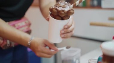 Bangkok 'taki waffle' a yakın çekim. Yüksek kalite 4k görüntü