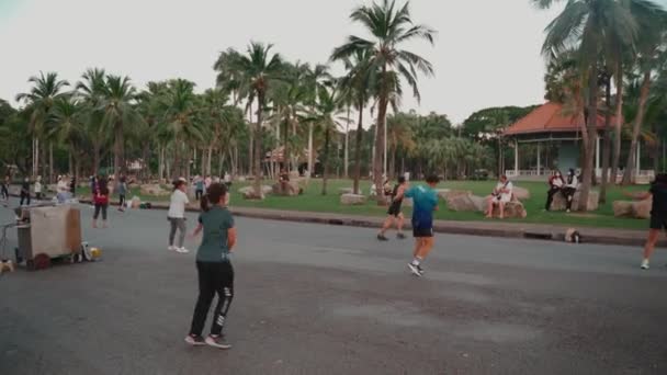 Gente Haciendo Deporte Parque Bangkok Imágenes Alta Calidad — Vídeos de Stock