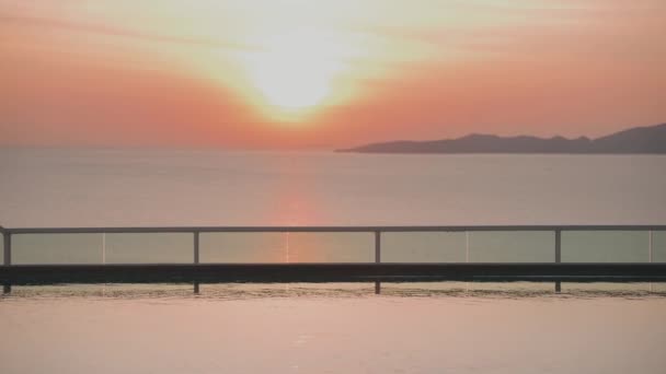 Denizde Güzel Bir Gün Batımı Havuz Manzarası Yüksek Kalite Görüntü — Stok video