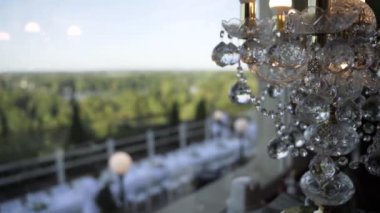 Kristal avizenin ayrıntıları ön plana düşer. Yüksek kalite 4k görüntü
