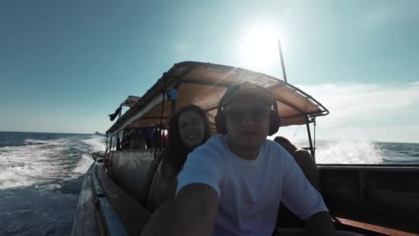Wooden Boat Sailing Ocean Asia High Quality Footage — Stockvideo