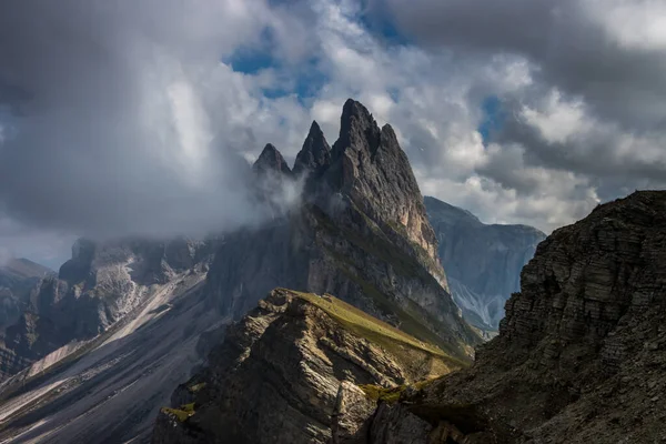 Nubes Sobre Macizo Montaña Odle Dolomitas — Foto de Stock