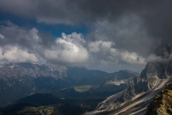 Хмари Над Гірським Масивом Доломітах — стокове фото