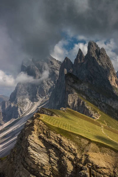 Wolken Bergmassief Odle Dolomieten — Stockfoto