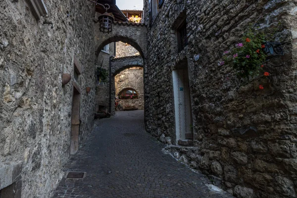 Canale Tenno Régi Középkori Városának Utcái Garda Tónál — Stock Fotó