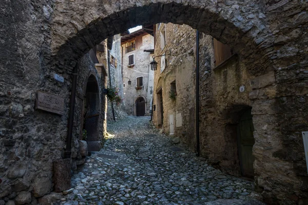 Strade Dell Antico Borgo Medievale Canale Tenno Sul Lago Garda — Foto Stock