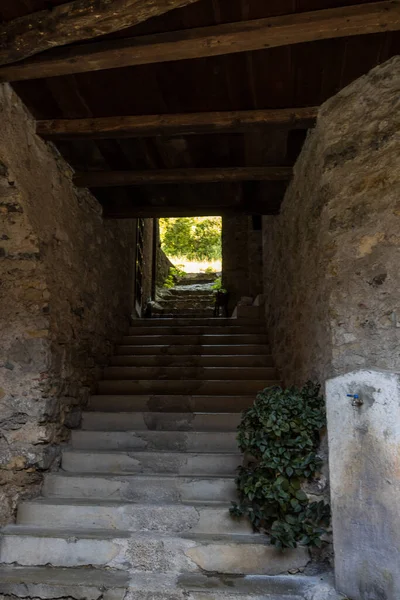 Οδός Της Παλιάς Μεσαιωνικής Πόλης Canale Tenno Στη Λίμνη Garda — Φωτογραφία Αρχείου