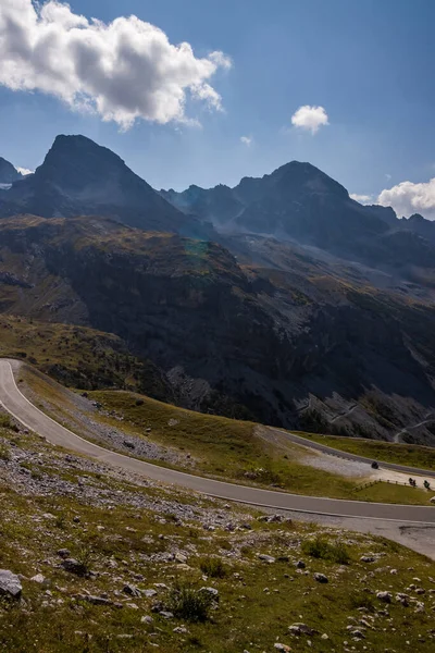 Nubes Sobre Montaña Carretera Escénica Stelvio Pass Los Alpes Imagen de archivo