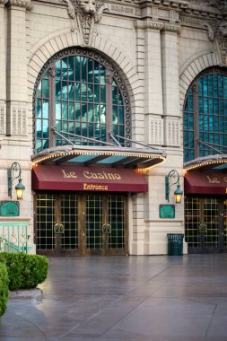 LAS VEGAS, ABD, 22 Nisan 2023: Las Vegas, Nevada 'da Paris Kumarhanesi Girişi.