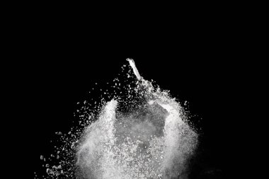 Siyah arkaplanda beyaz toz