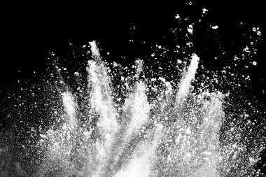 Siyah arkaplanda beyaz toz