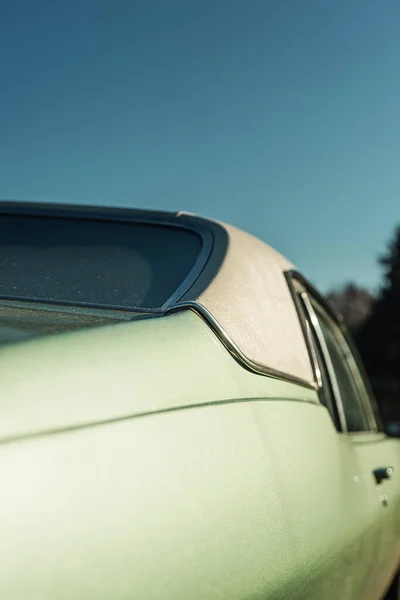 Детальный Снимок Задней Части Старинного Американского Мускулистого Автомобиля — стоковое фото