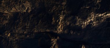 Uçurum kayasındaki organik desenler. Ayrıntılı çekim.