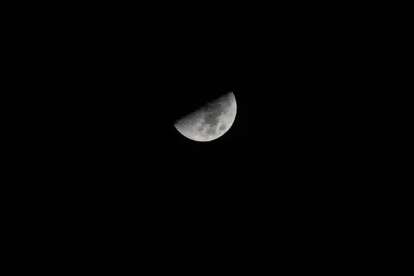 Închiderea Lunii Timpul Nopții Fundal Cer Negru — Fotografie, imagine de stoc