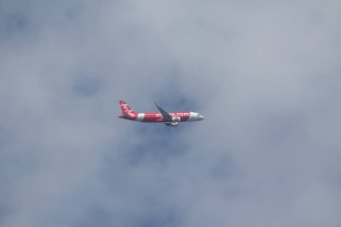 Chiang Mai, Tayland-12 Aralık 2017: Hs-Abd Airbus A320-200 Tay Airasia itibaren. Phuket Chiangmai Havaalanı'ndan çıkar.