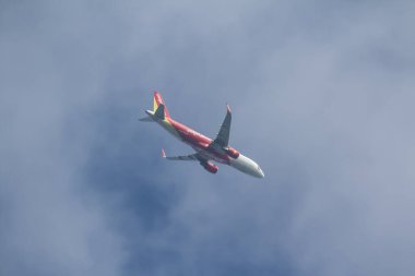 Chiang Mai, Tayland-12 Aralık 2017: Vn-A682 Airbus A320-200 Vietjet havayolu şirketi. Ho Chi Minh City havaalanına Chiang Mai Uluslararası Havaalanı'ndan çıkar.