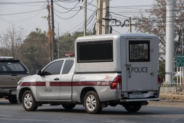 Chiangmai, Tayland - 28 Şubat 2023: Tayland Kraliyet Polisi polis arabası. Fotoğraf 121 numaralı yolda, Chiangmai, Tayland 'a 8 km uzaklıkta..