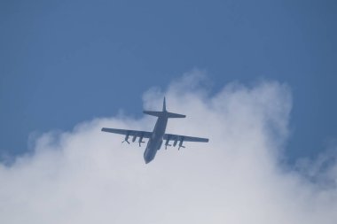 Chiangmai, Tayland - 14 Aralık 2022: C130 Tayland Kraliyet Hava Kuvvetleri. Fotoğraf: Chiangmai Uluslararası Havaalanı. Chiangmai, Tayland.