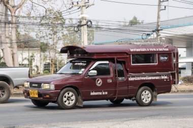 Chiangmai, Tayland - 28 Şubat 2023 Kırmızı Taksi Chiang Mai. Şehirde ve civarda hizmet veriyor. 1001 no 'lu yolda. Chiangmai İş Alanından 18 km uzakta..