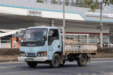 Chiangmai, Tayland - 28 Şubat 2023: Özel Isuzu Kargo Truck. Fotoğraf 1001 nolu yolda, Chiangmai, Tayland 'a 8 km uzaklıkta..