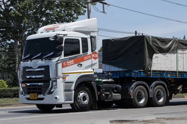 チエンマイ 5月31 2023 トレーラーコンテナ貨物カンカウィー輸送会社のトラック 写真はタイ市内中心部から約8キロメートルの道路番号1001 — ストック写真