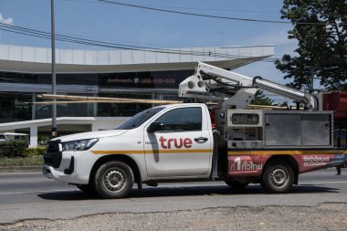 Chiangmai, Tayland - 31 Mayıs 2023: True Company 'nin Arabası. Fotoğraf 121 numaralı yolda, Chiangmai, Tayland 'a 8 km uzaklıkta..
