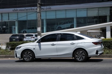 Chiangmai, Tayland - 31 Mayıs 2023: Toyota Yaris ATIV Eco Car. Fotoğraf 121 no 'lu yolda, Chiangmai Tayland şehir merkezinden yaklaşık 8 km uzaklıkta..