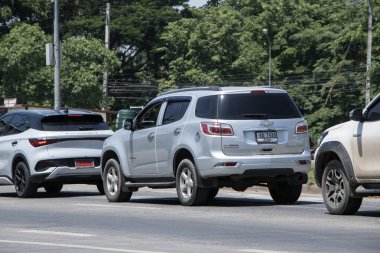 Chiang Mai, Tayland-12 Aralık 2017: özel Suv araba Isuzu Mu Mu-x. Yol no.1001 Chiangmai iş alanı 8 km.