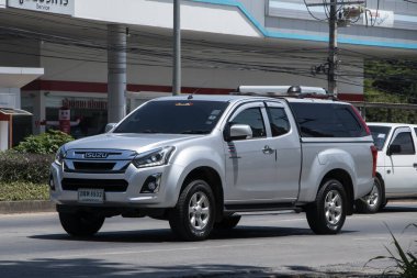 Chiangmai, Tayland - 25 Kasım 2019: Er Isuzu Dmax kamyonet. 1001 no 'lu yolda. Chiangmai şehrinden 18 km uzakta..